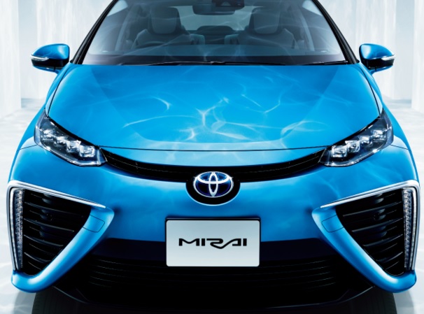 燃料電池車　トヨタMIRAIとホンダCLARITY　シルエットそっくり！？
